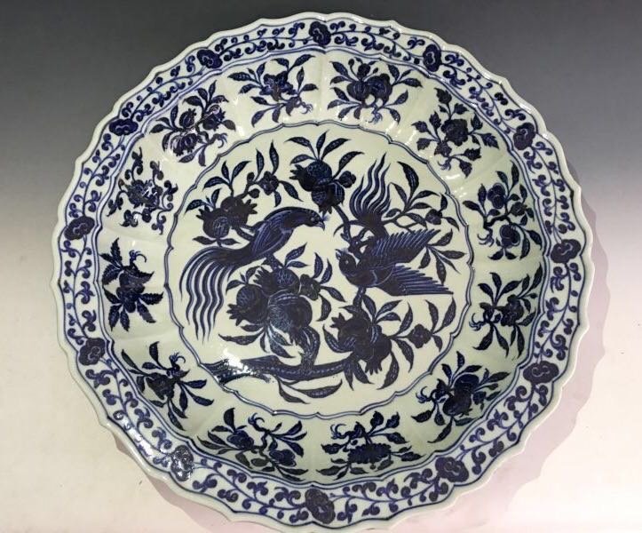 MING STYLE, A BIG BLUE AND WHITE DISH (1 of 9)