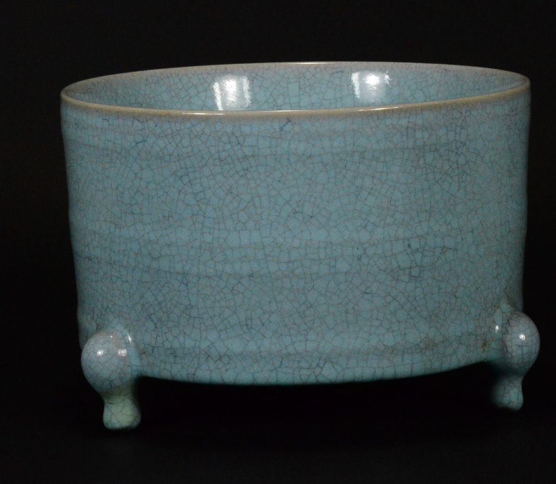 A RU WARE TRIPOD VESSEL (1 of 7)