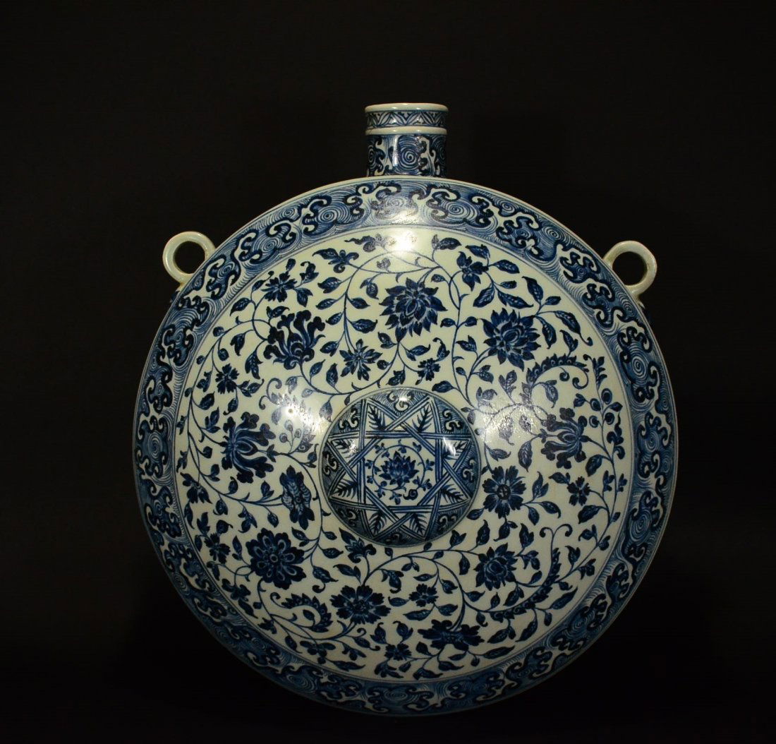 MING OR LATER, A BLUE AND WHITE POT (1 of 6)