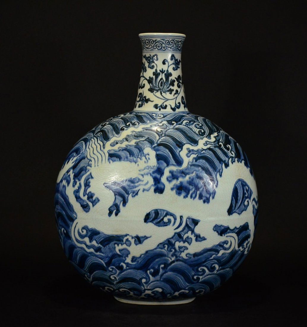 MING OR LATER, A BLUE AND WHITE MOONFLASK VASE (1 of 9)