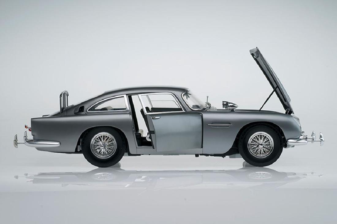 Huge 1:8 scale Eaglemoss James Bond DB5, full (1 of 13)