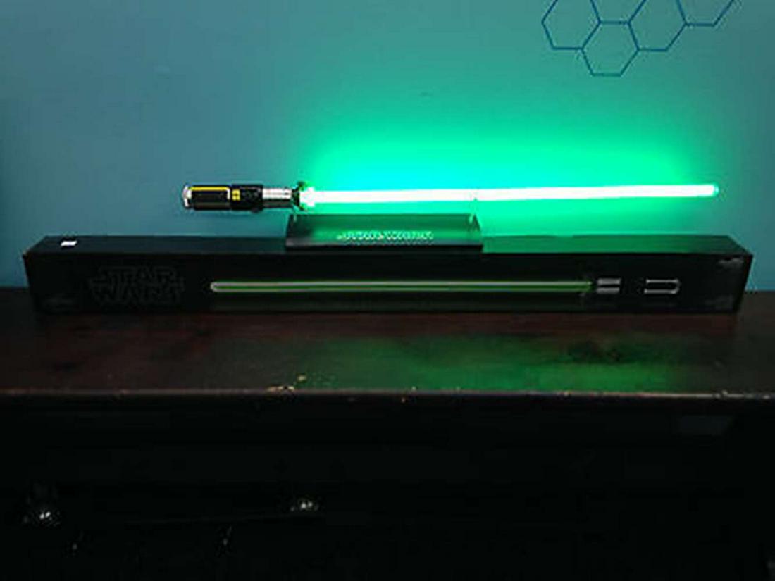 Star Wars Master Replicas Lightsaber -Yoda 1:1 Scale, (1 of 6)