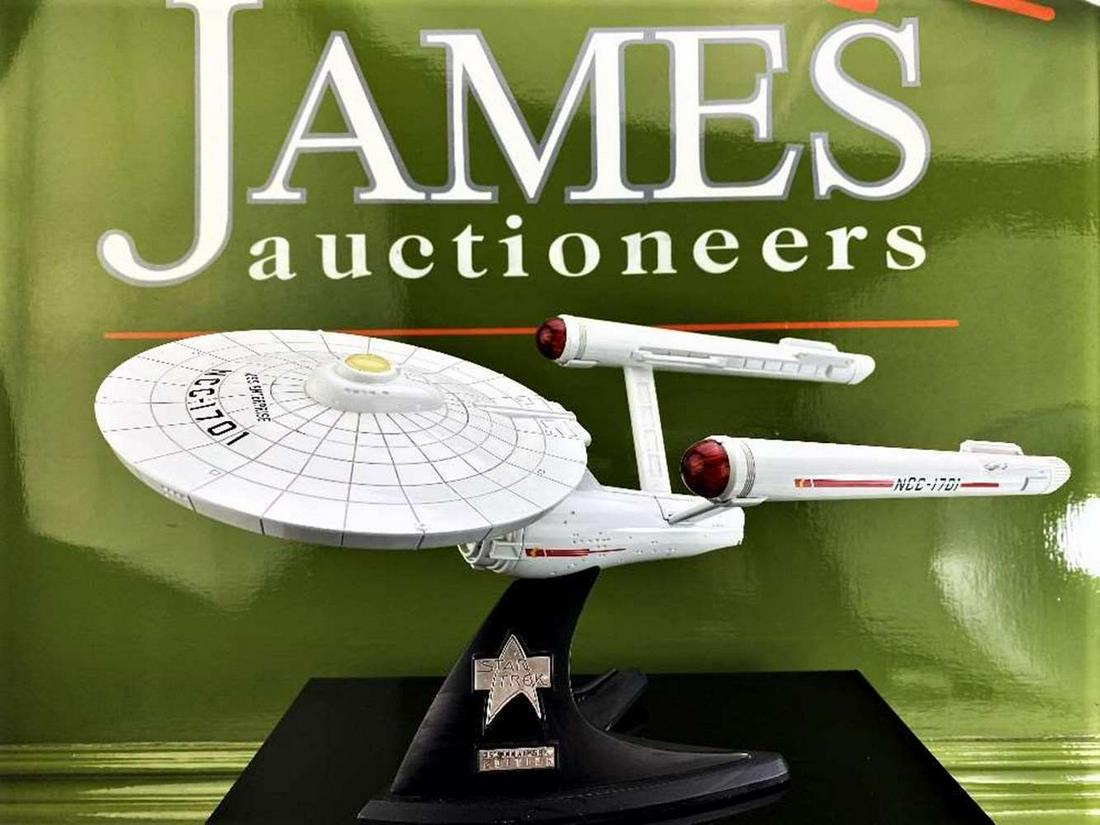 Star Trek-USS Enterprise SpaceShip Diecast Display (1 of 4)