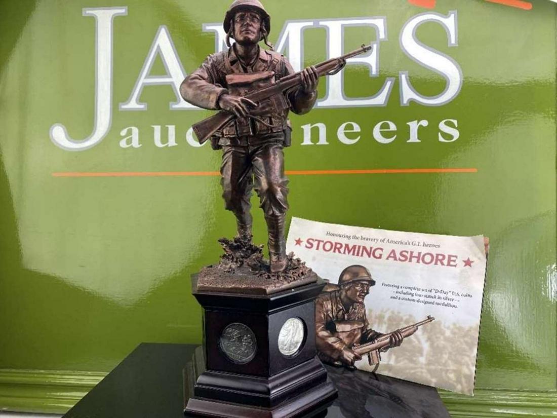 Danbury Mint Liberator Figure WWII WW2 Bronzed: Danbury Mint Liberator Figure WWII WW2 Bronzed Sculpture with Coins , Churchill