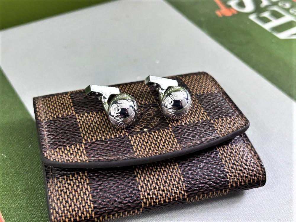 Louis Vuitton Paris Silver Classic Cufflinks (1 of 7)