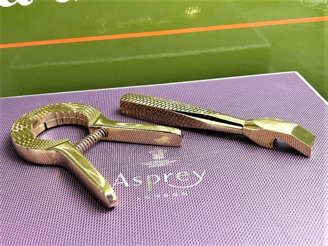 Asprey Two-Piece Gold Plated Bar Tools Set Circa 1950/70`s: Asprey Two-Piece Gold Plated Bar Tools Set Circa 1950s to 1970s