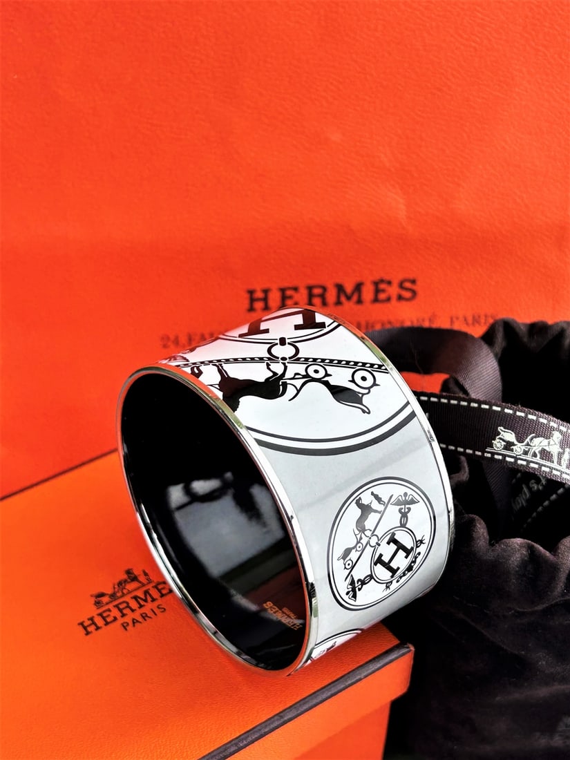 Hermès Paris Silver & Ex Libris Pattern Enamel Bangle (1 of 9)