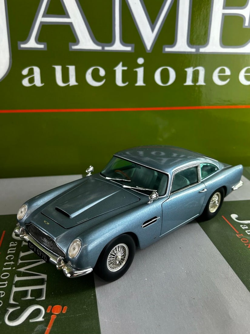 1:18 Chrono Edition DieCast 1963 Aston Martin DB5 (1 of 6)