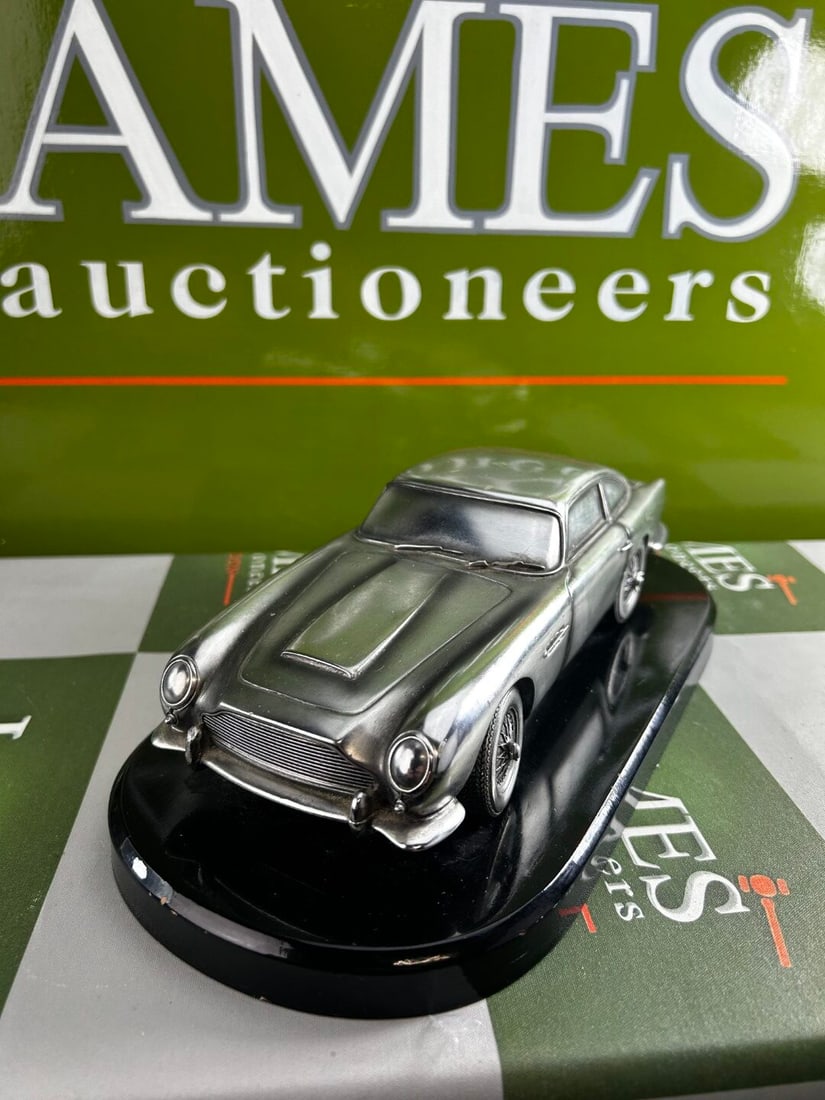 Aston Martin DB5 Silver Dreams By Leonardo 1:18 Scale on Plinth (1 of 5)