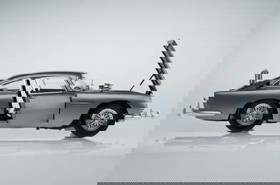 James Bond 007 Aston Martin DB5 Handmade Die Cast Eaglemoss 1:8 Model