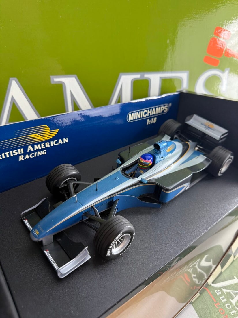 Minichamps 1:18 BAR 01 Supertec (J. Villeneuve) Testcar 1999 (1 of 5)
