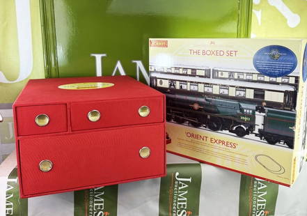 Boxed Hornby OO Gauge R1038 The Ultimate Boxed Set Orient Express, Complete.: Boxed Hornby OO Gauge R1038 The Boxed Set Orient Express, Complete.as pictured appears in unused condition, mint example.