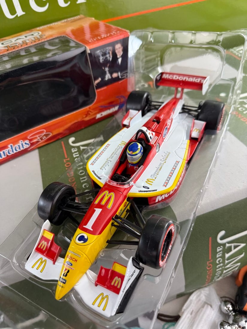 Newman Hass 1:18 Sebastian Bourdais 2005 Champion Vanderbilt Cup: Newman Hass 1:18 Sebastian Bourdais 2005 Champion Vanderbilt Cup- A rare undisplayed example complete as pictured with original packaging