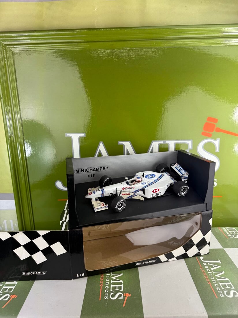 Minichamps 1:18 Rubens Barrichello Stewart Ford SFIR 1997 (1 of 4)