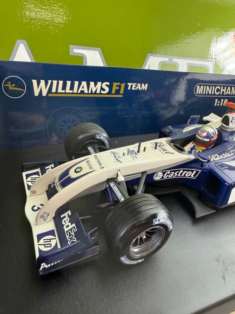 Minichamps Williams F1 Team 1:18 BMW FW26 J P Montoya 2004 (1 of 5)