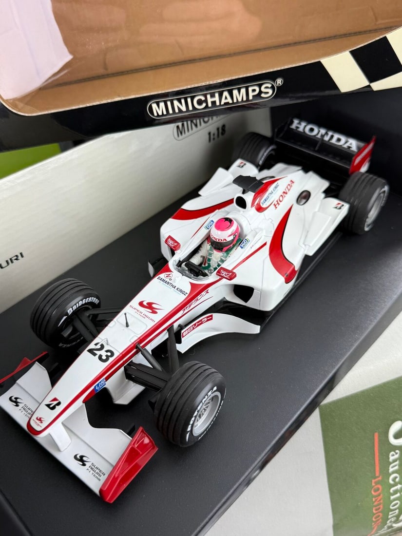Minichamps 1:18 Super Aguri F1 Team Showcar F Montagny 2006 (1 of 5)