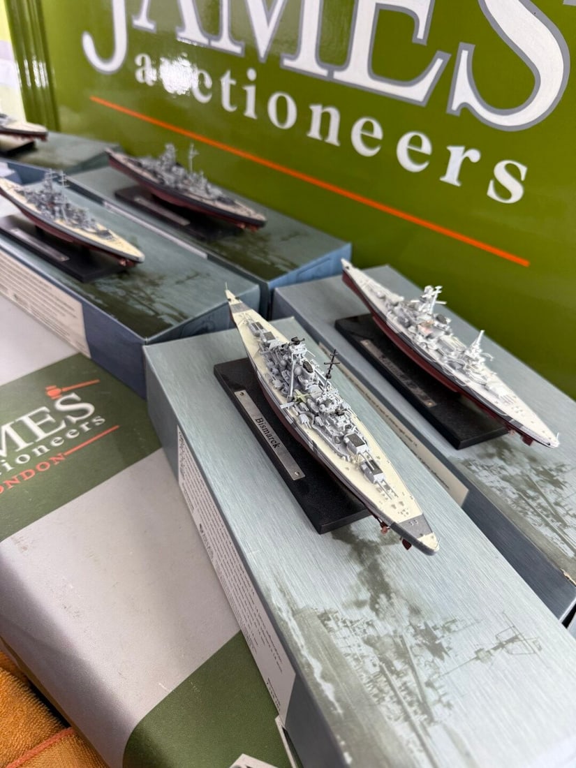 Collection of Atlas Legendary Warships WWII- German / Italy Ships - 8