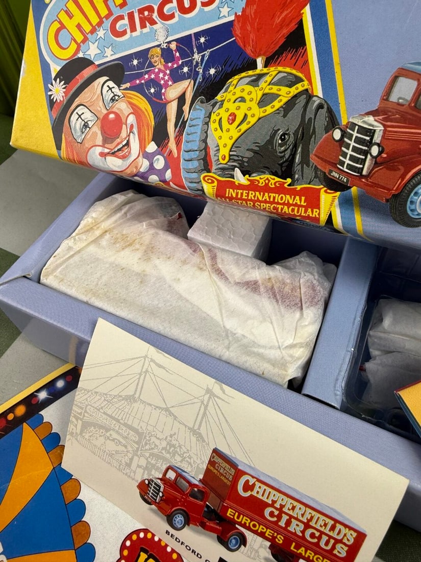 Chipperfields Circus Corgi Classics Collection 97303 Bedford O Articulated Truck - 4