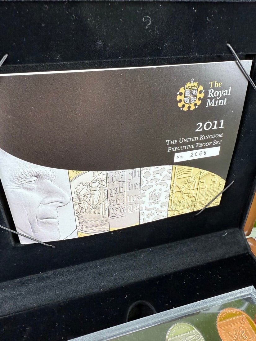 SOLD VIA BUY IT NOW-PLEASE DO NOT BID-Royal Mint 2011 UK Executive Coinage Set In Original Case - 4