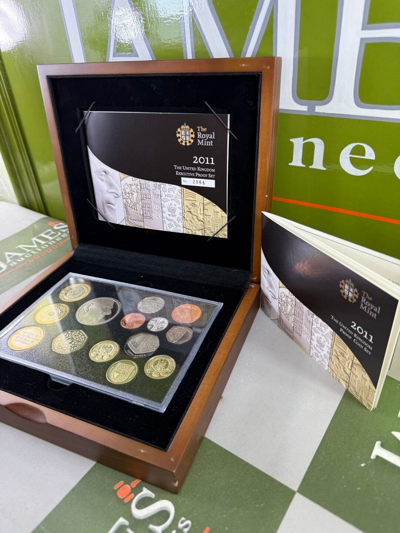 SOLD VIA BUY IT NOW-PLEASE DO NOT BID-Royal Mint 2011 UK Executive Coinage Set In Original Case - 5