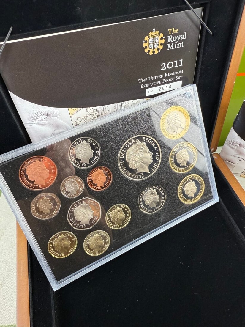 SOLD VIA BUY IT NOW-PLEASE DO NOT BID-Royal Mint 2011 UK Executive Coinage Set In Original Case - 6