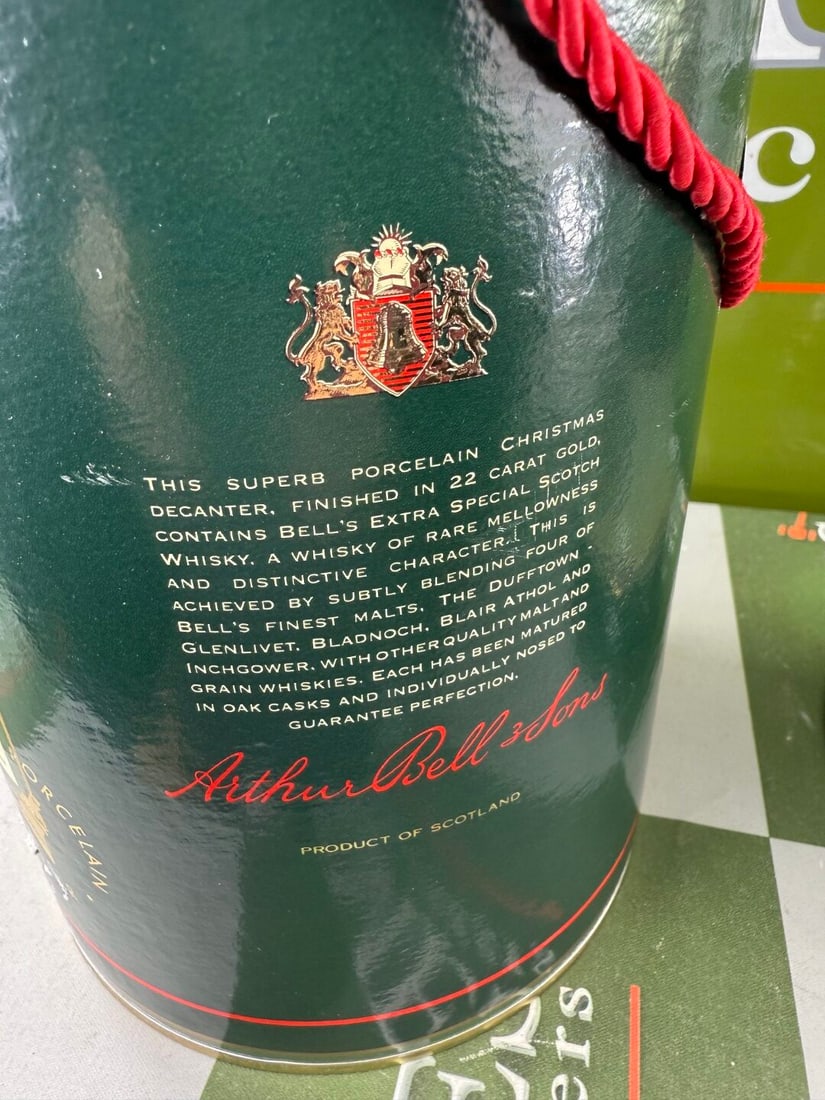 Bells Old Scotch Whiskey Ltd Edition 24 Carat Gold Christmas 1988 - 3