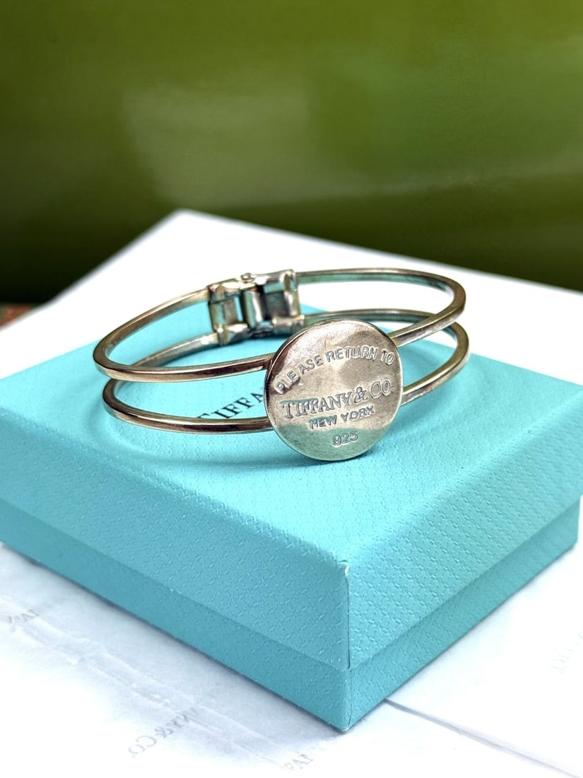 Rare Vintage Tiffany & Co 925 Sterling Silver `Please Return To` Oval Tag Hinged Cuff Bracelet: Rare Vintage Tiffany & Co 925 Sterling Silver `Please Return To` Oval Tag Hinged Cuff Bracelet