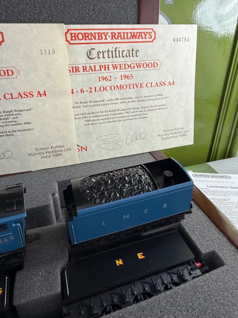 Ltd Edition Hornby OO Gauge R353 Sir Ralph Wedgwood Locomotive Collection. - 10