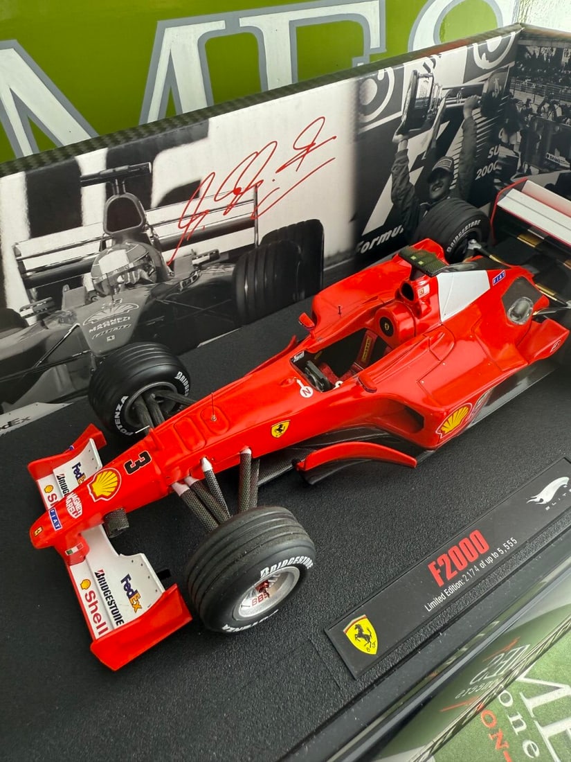 Elite 1:18 M. Schumacher Ferrari Japan 2000 Winner - 5