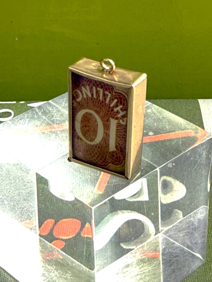 A Rectangular Ten Shilling Banknote Charm, Mount Hallmarked 9ct Gold, London - 4