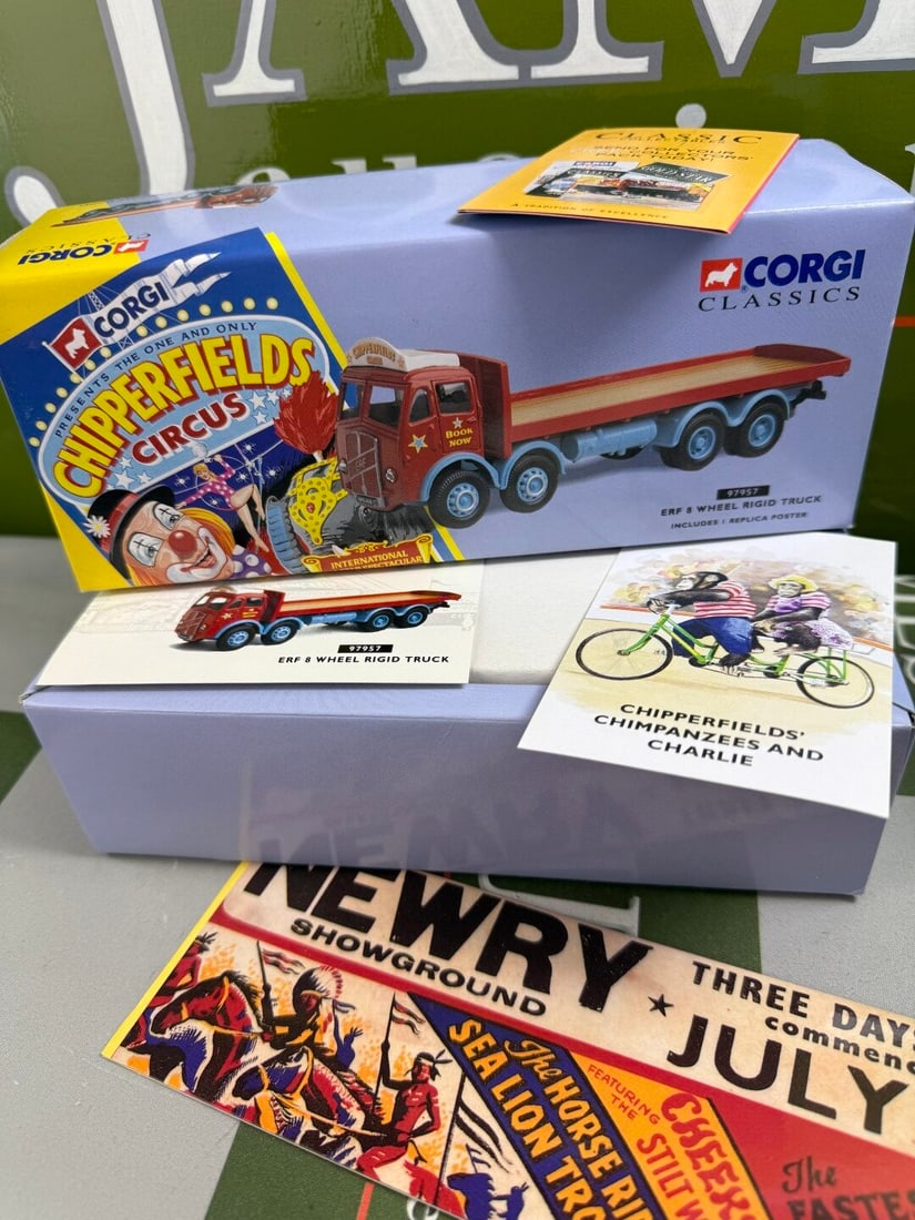Chipperfields Circus Corgi Classics Collection 97957 ERF 8 Wheel Rigid Truck (1 of 5)