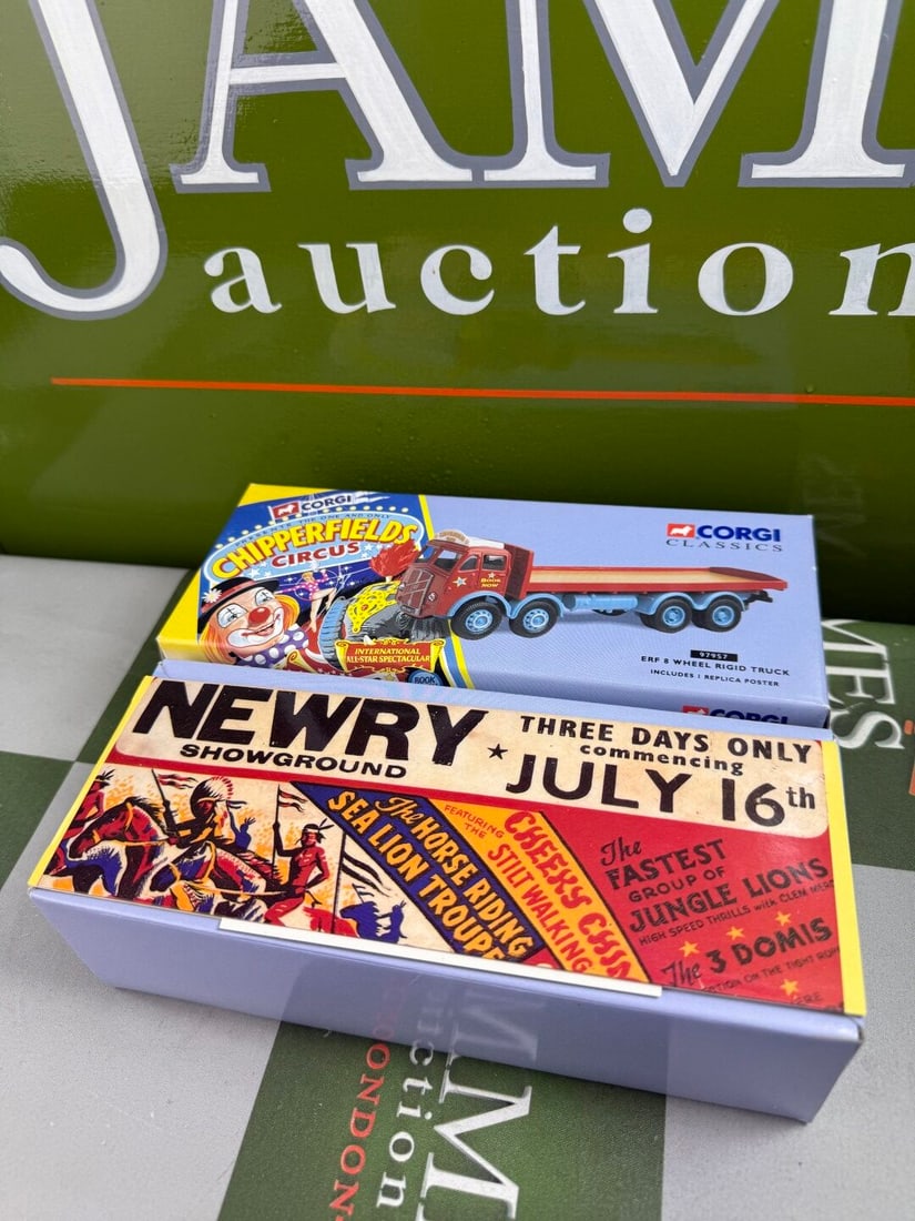 Chipperfields Circus Corgi Classics Collection 97957 ERF 8 Wheel Rigid Truck - 2