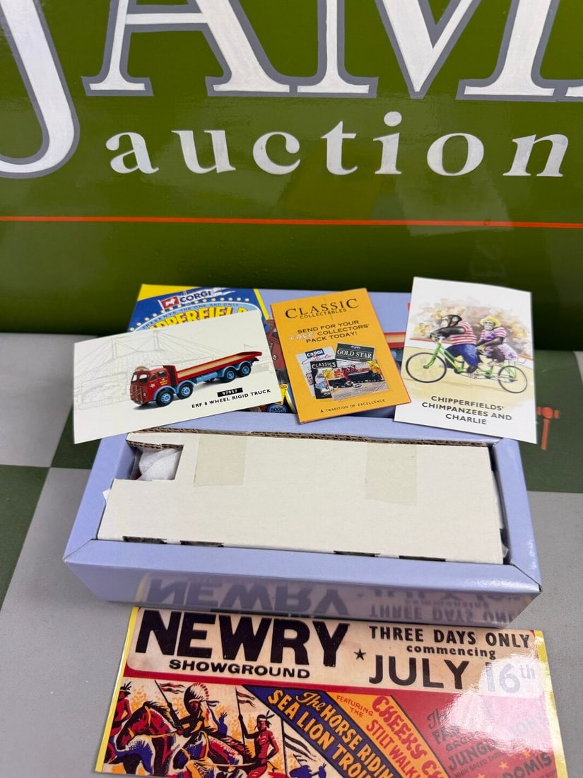 Chipperfields Circus Corgi Classics Collection 97957 ERF 8 Wheel Rigid Truck - 3