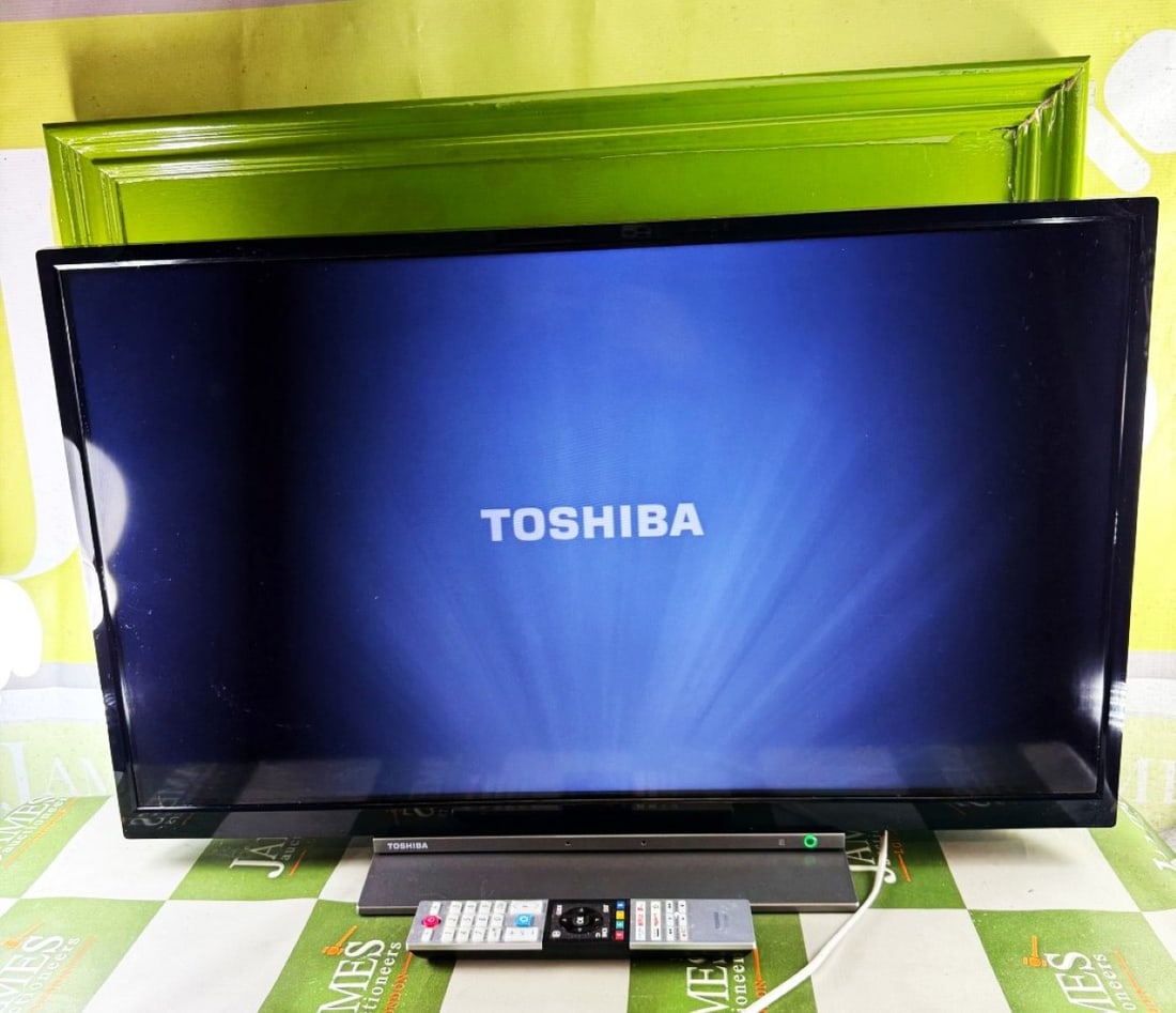 Toshiba 32LK3C63DB TV 80 cm (32) Full HD Smart TV Wi-Fi, 3 months old (1 of 7)