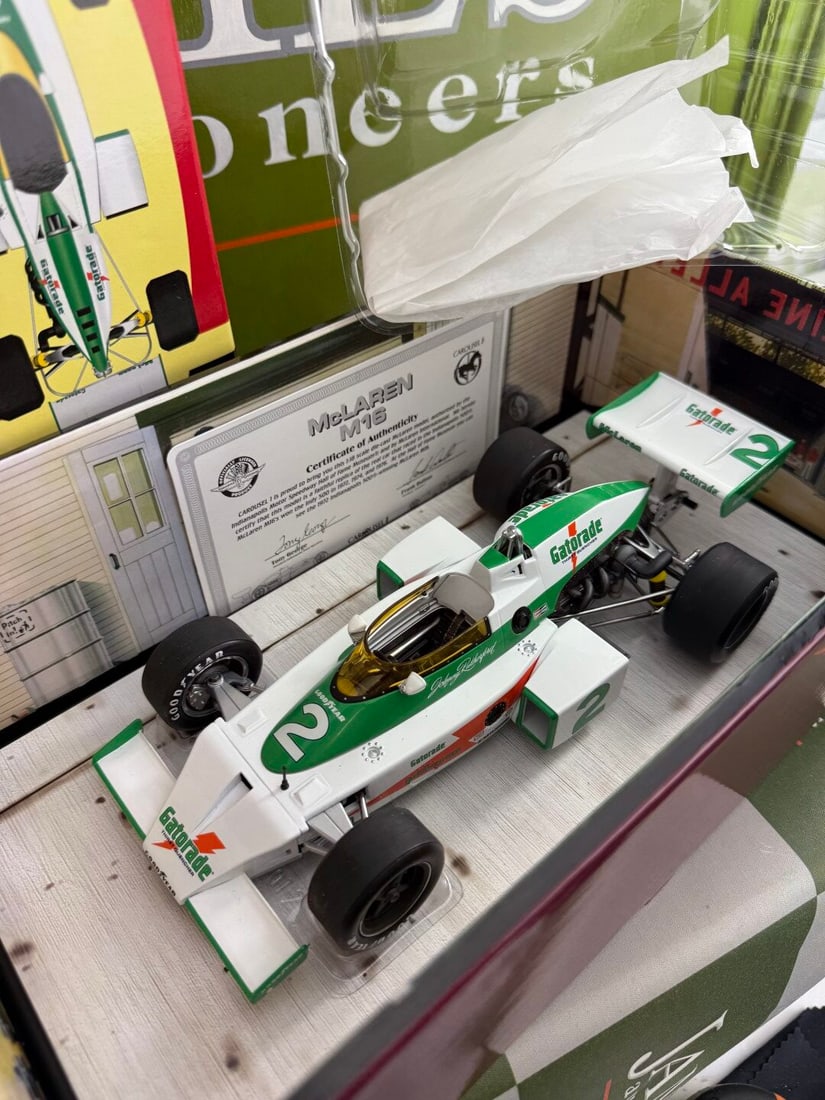 Carousel 1 AAR McLaren M16 1975 Indi 500 J. Rutherford.1:18 - 5