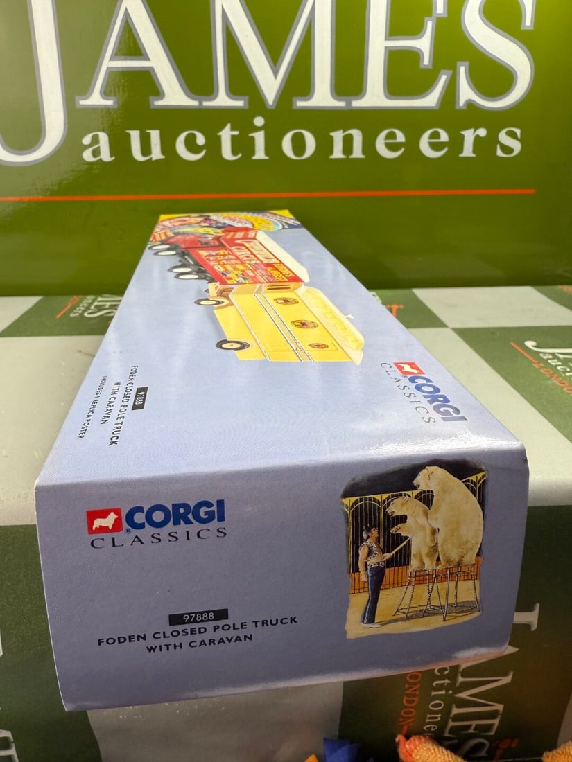 Chipperfields Circus Corgi Classics Collection 97888 Foden Closed Pole Truck With Caravan 1:50 - 5