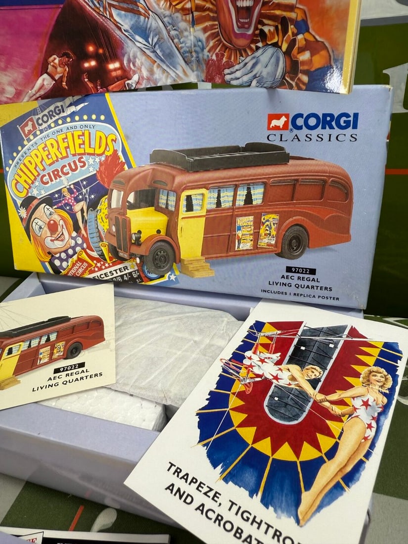Chipperfields Circus Corgi Classics Collection 97022 AEC Regal Living Quarters - 2