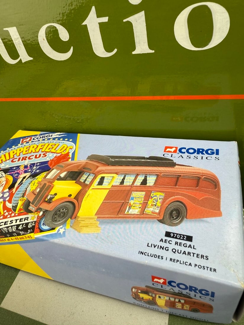 Chipperfields Circus Corgi Classics Collection 97022 AEC Regal Living Quarters - 4