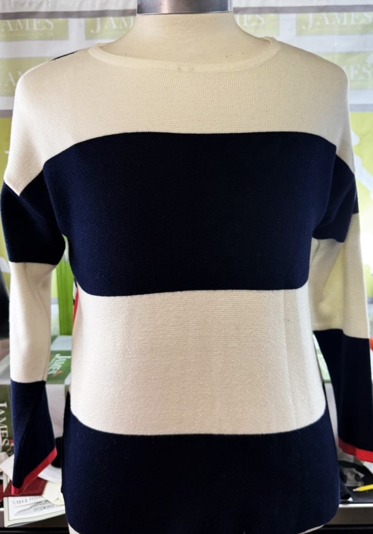 Joules Ladies Size 10 Knitwear Jumper: Joules Ladies Size 10 Knitwear Jumper, from a well known premium pre owned retailer who specialises in top quality brand name garments, bags and shoes etc, all items are pre checked for authenticity