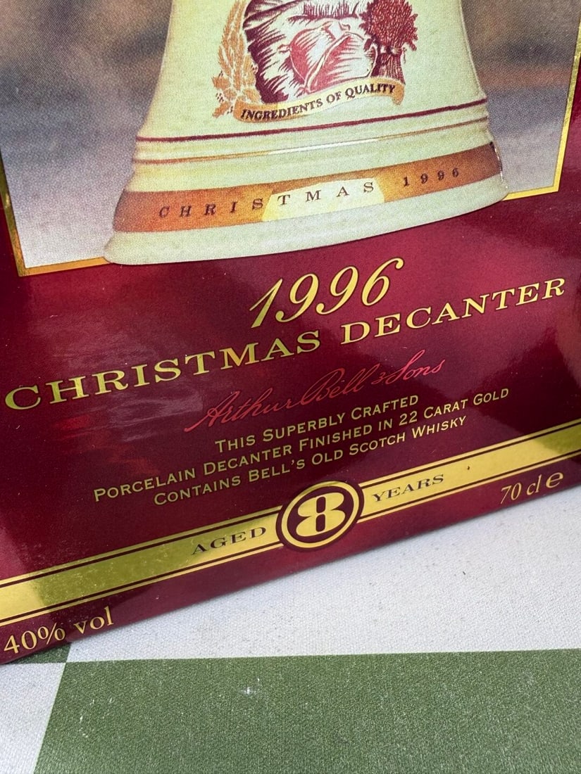 Bells Extra Special 8 Year Christmas Decanter 22 Carat Gold 1996 - 3