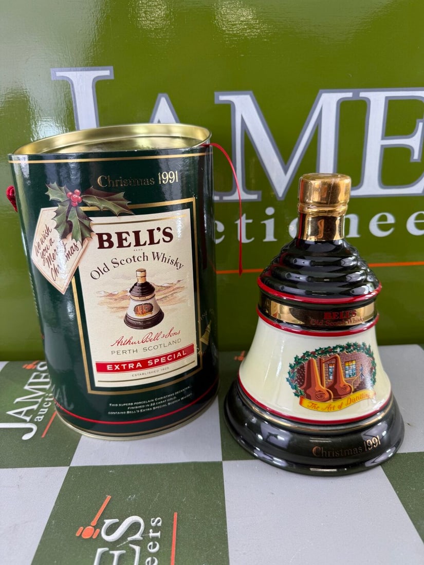 Bells Old Scotch Whiskey Ltd Edition 24 Carat Gold Christmas 1991: Bells Old Scotch Whiskey Ltd Edition 24 Carat Gold Christmas 1991-Sealed and unopened for pictures only. Porcelein decanter in original packaging 70ck 40% proof whiskey