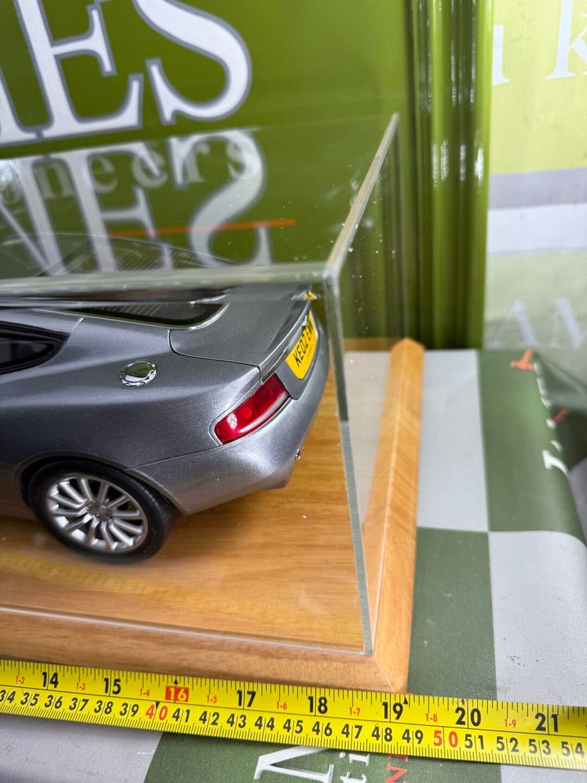 Rare Kyosho James Bond 007 Aston Martin Vanquish V12 Plus Display Case - 14