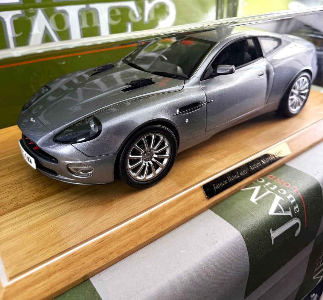 Rare Kyosho James Bond 007 Aston Martin Vanquish V12 Plus Display Case - 15