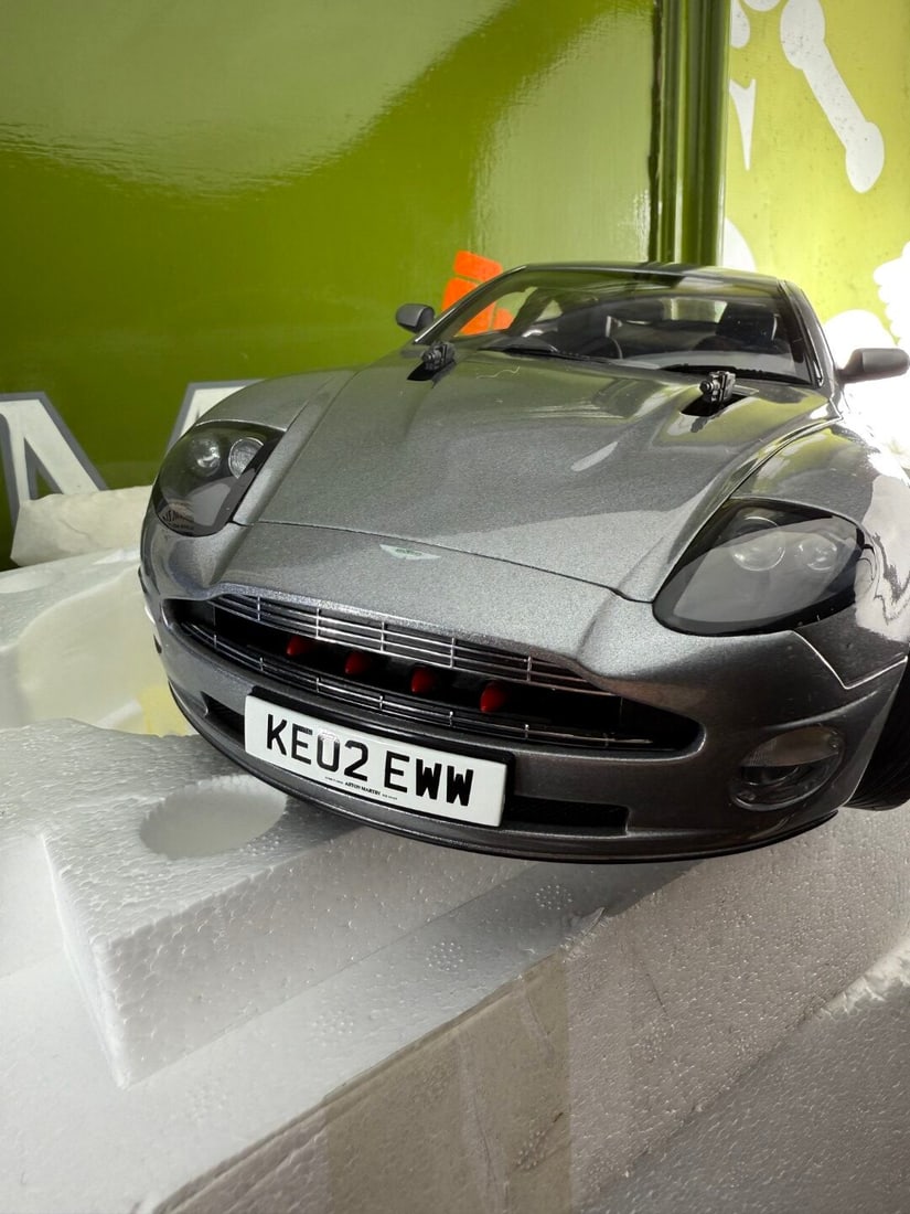 Rare Kyosho James Bond 007 Aston Martin Vanquish V12 Plus Display Case - 3