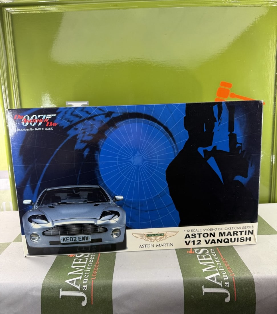 Rare Kyosho James Bond 007 Aston Martin Vanquish V12 Plus Display Case - 5