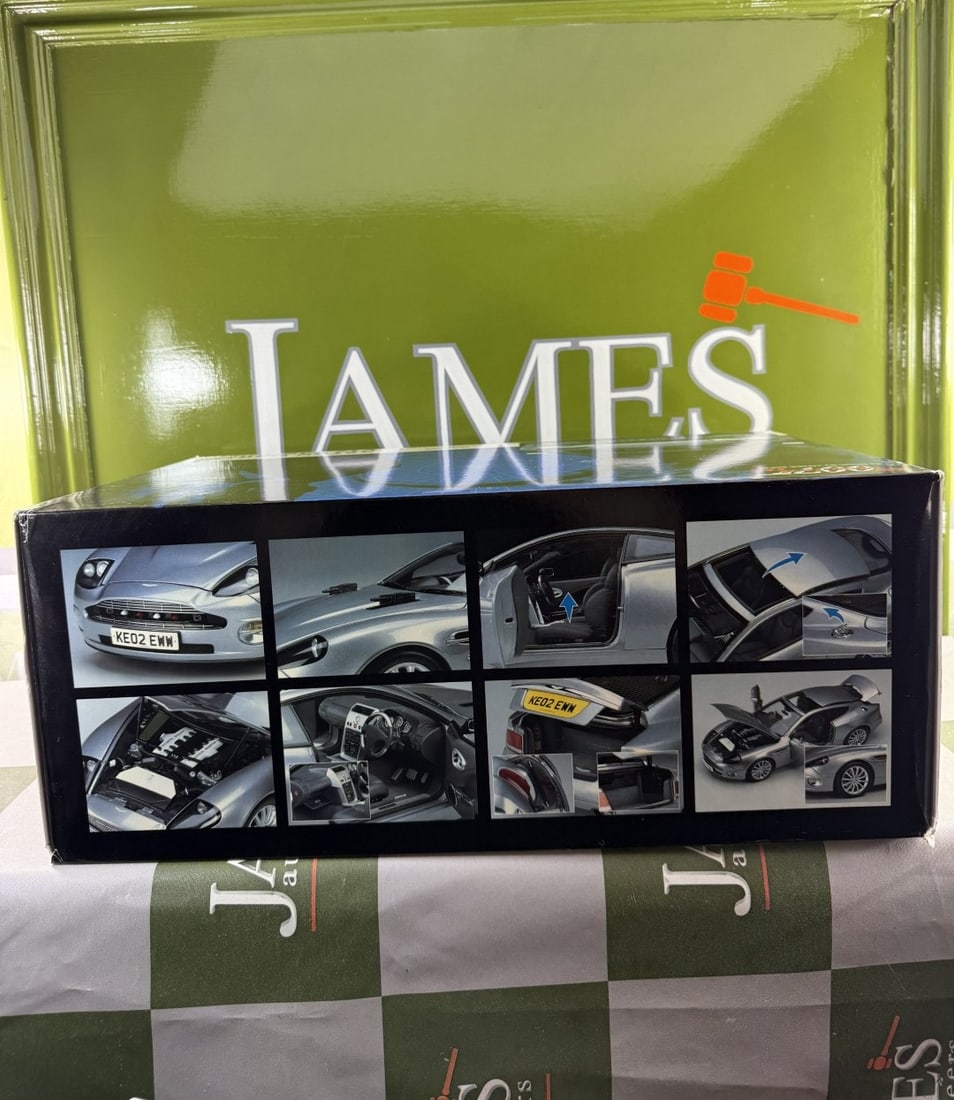 Rare Kyosho James Bond 007 Aston Martin Vanquish V12 Plus Display Case - 6