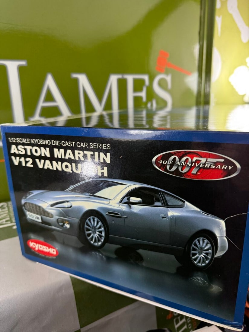 Rare Kyosho James Bond 007 Aston Martin Vanquish V12 Plus Display Case - 7