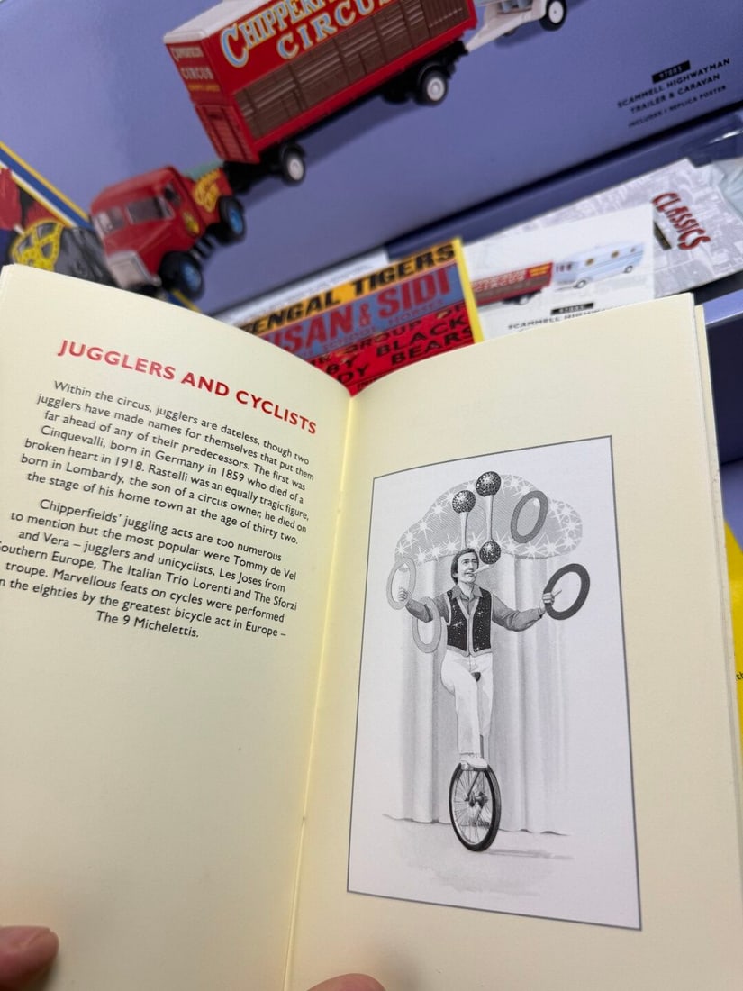 Chipperfields Circus Corgi Classics Collection 97885 Scammel Highwayman Trailer & Caravan - 3