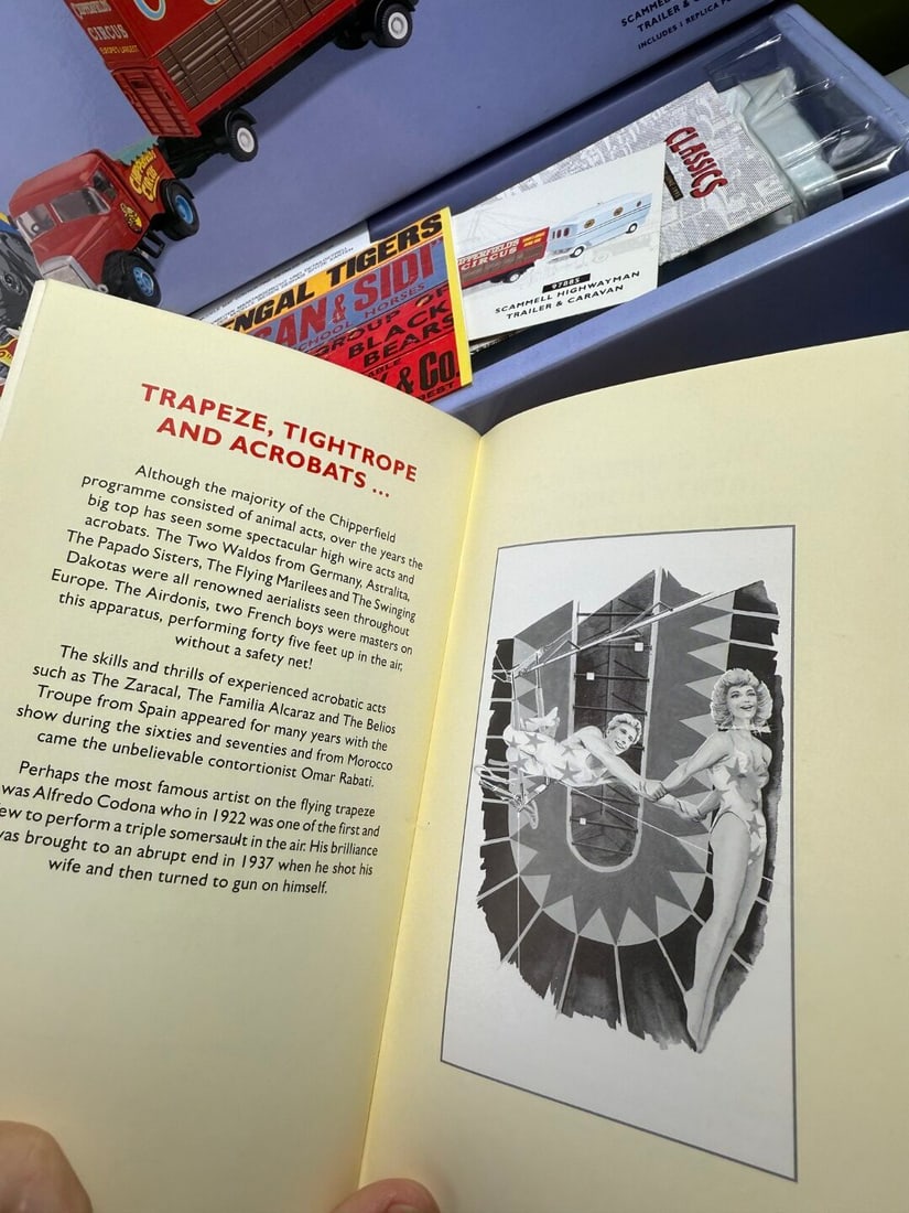 Chipperfields Circus Corgi Classics Collection 97885 Scammel Highwayman Trailer & Caravan - 4