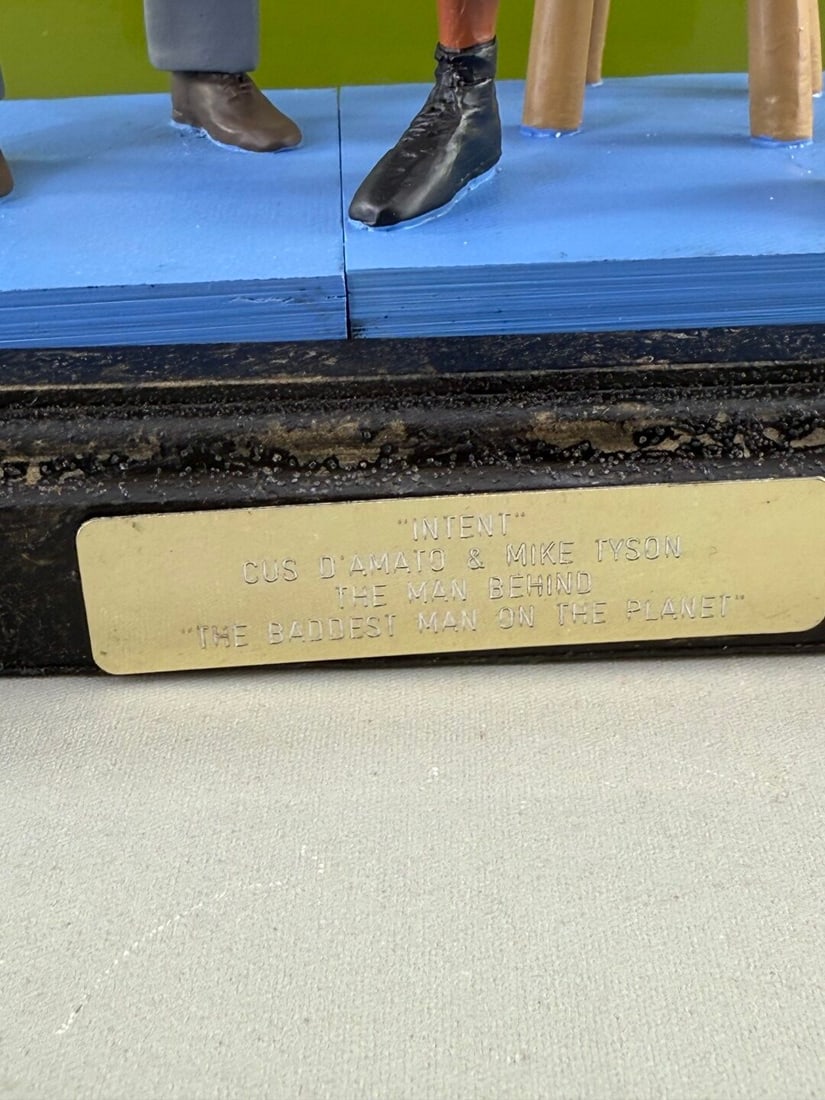 Mike Tyson & Cus D`Amato Heavyweight Boxing Champion The Art Of Sport By Endurance Figurine. Sculpte - 4